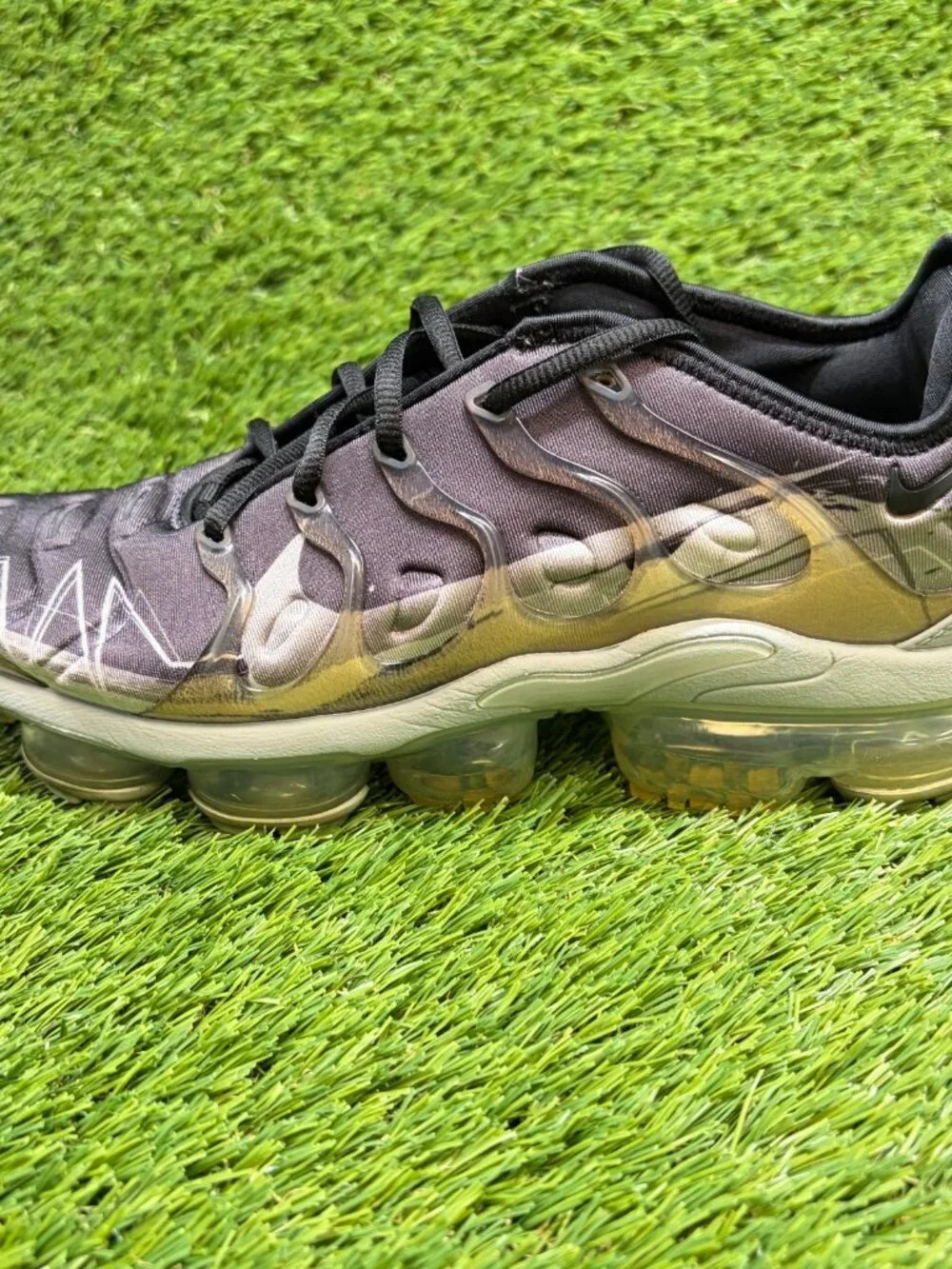 Nike Air VaporMax Plus La Requin Gray Black Mens Size 8.5 Running Shoes Sneakers